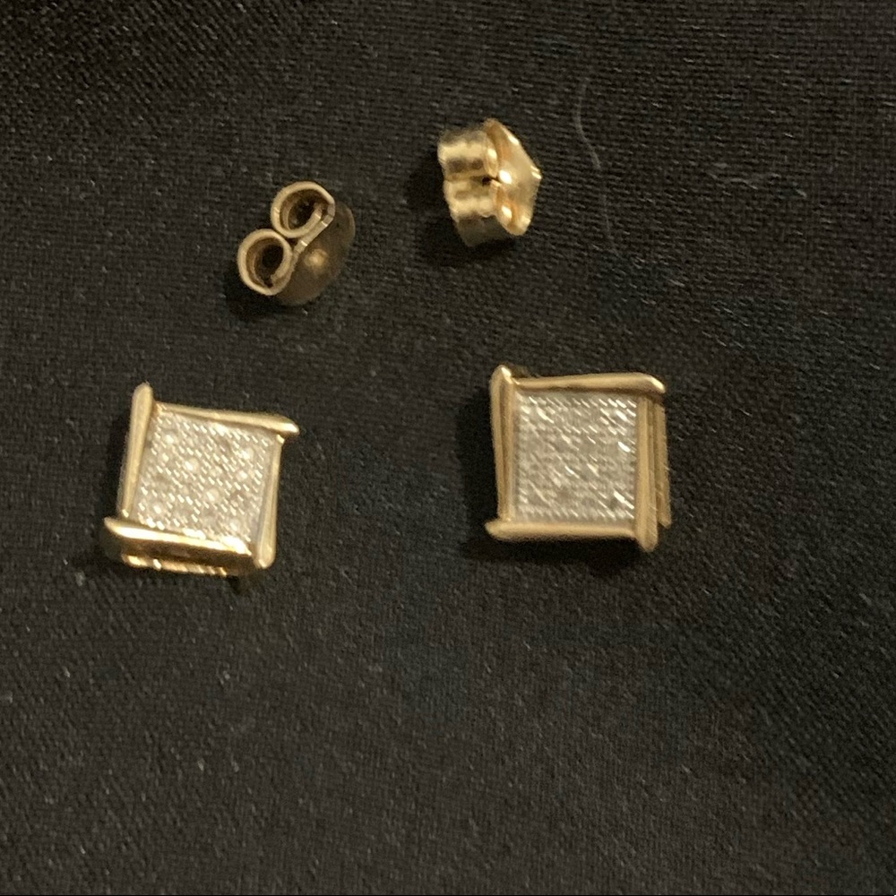 🌸SOLD🌸10k Earring with diamonds